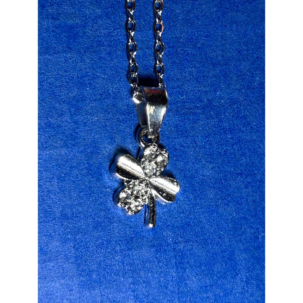 Silver Tone NEW Four Leaf Clover Rhinestone Pendant Necklace Lucky Charm Jewelry